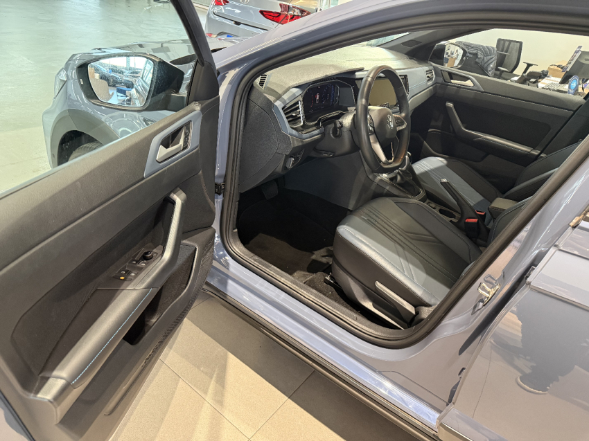 volkswagen nivus 1.0 200 tsi total flex highline automatico 4p 202510
