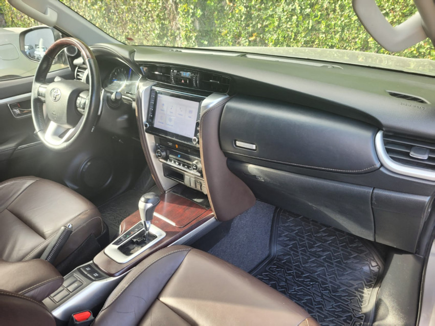 baixa km! - toyota hilux sw4 srv 4x2 2.7 flex  automatico17