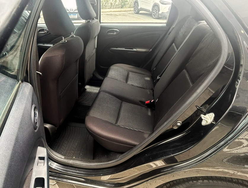 baixa km! - toyota etios x plus sedan 1.5 flex  manual