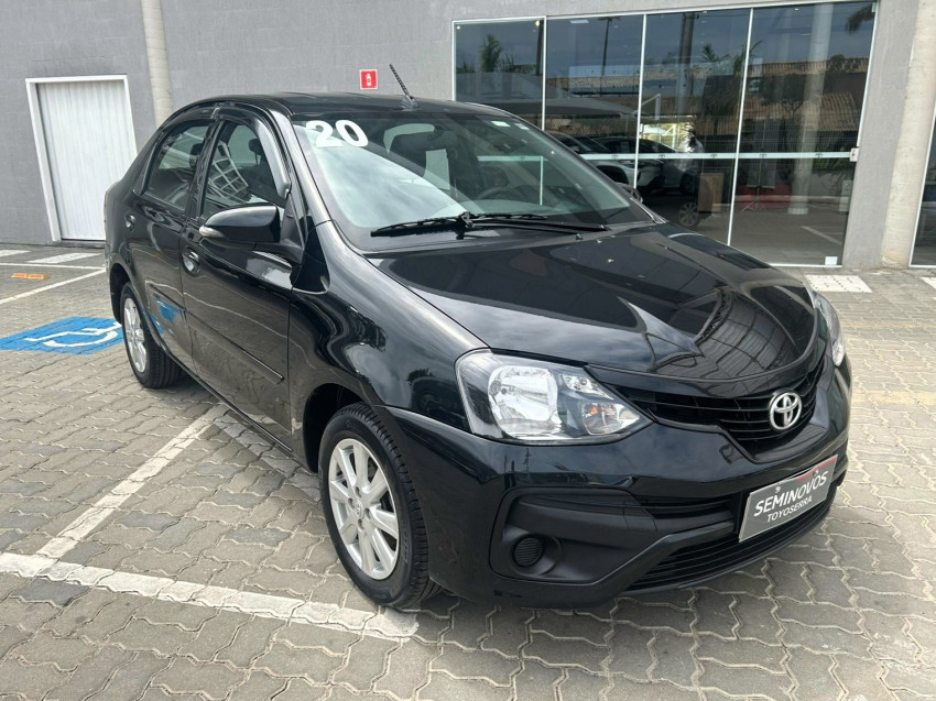 baixa km! - toyota etios x plus sedan 1.5 flex  manual