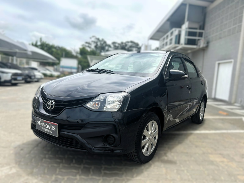 baixa km! - toyota etios x plus sedan 1.5 flex  manual
