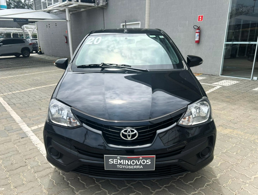 baixa km! - toyota etios x plus sedan 1.5 flex  manual