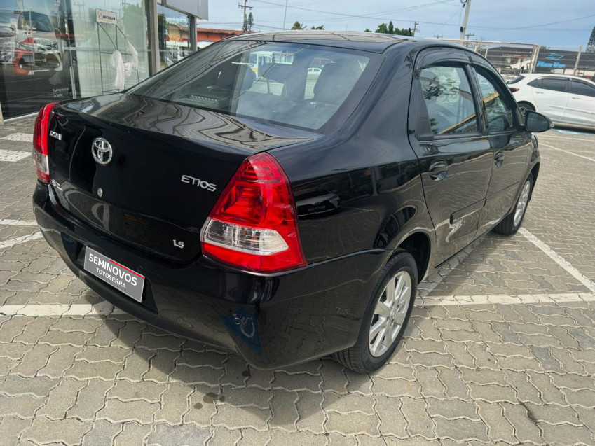 baixa km! - toyota etios x plus sedan 1.5 flex  manual