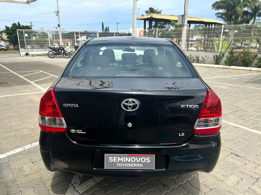 baixa km! - toyota etios x plus sedan 1.5 flex  manual