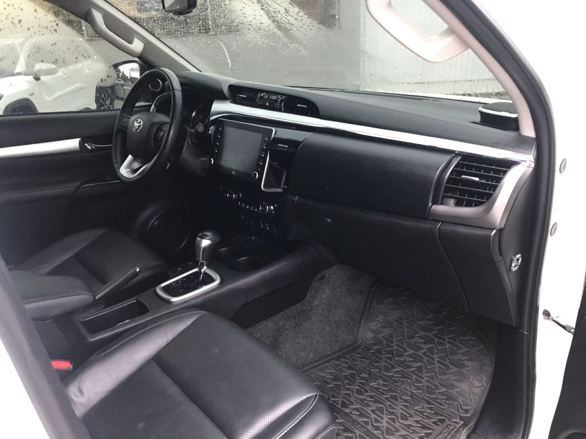 toyota hilux cd srx 4x4 2.8  diesel automatico.