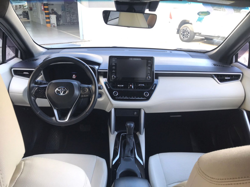 toyota corolla cross xrx 1.8  automatico (hibrido)