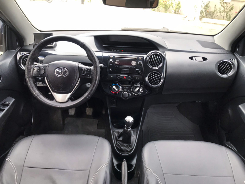 toyota etios xs sedan 1.5 flex  manual