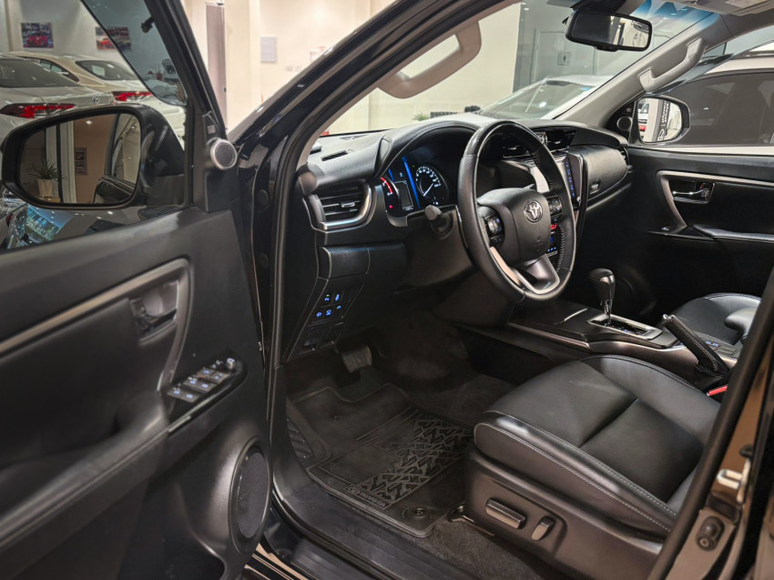 baixa km! - toyota hilux sw4 srx 4x4 2.8  dies. automatico7 baixa km! - toyota hilux sw4 srx 4x4 2.8  dies. automatico7