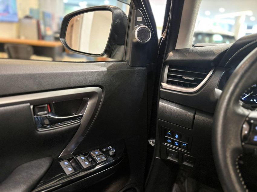 baixa km! - toyota hilux sw4 srx 4x4 2.8  dies. automatico9 baixa km! - toyota hilux sw4 srx 4x4 2.8  dies. automatico9