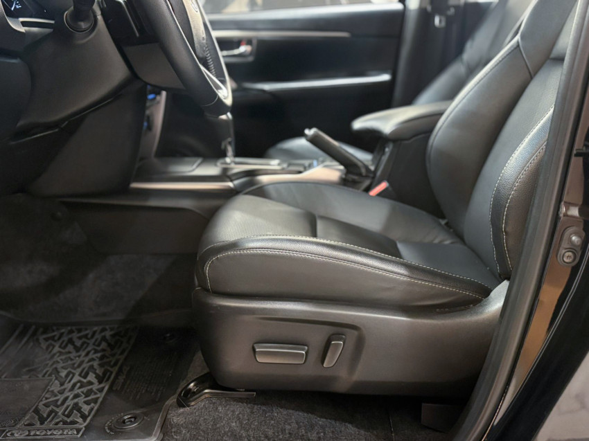 baixa km! - toyota hilux sw4 srx 4x4 2.8  dies. automatico11 baixa km! - toyota hilux sw4 srx 4x4 2.8  dies. automatico11