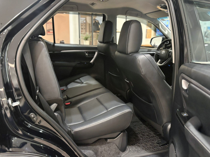 baixa km! - toyota hilux sw4 srx 4x4 2.8  dies. automatico14 baixa km! - toyota hilux sw4 srx 4x4 2.8  dies. automatico14