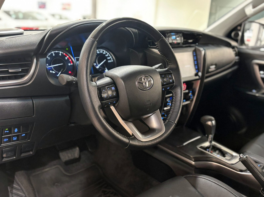 baixa km! - toyota hilux sw4 srx 4x4 2.8  dies. automatico15 baixa km! - toyota hilux sw4 srx 4x4 2.8  dies. automatico15