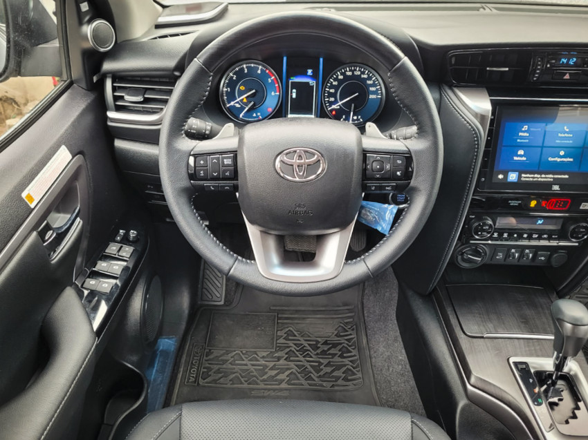 toyota hilux sw4 srx plat. 4x4 2.8 tb die. automatico