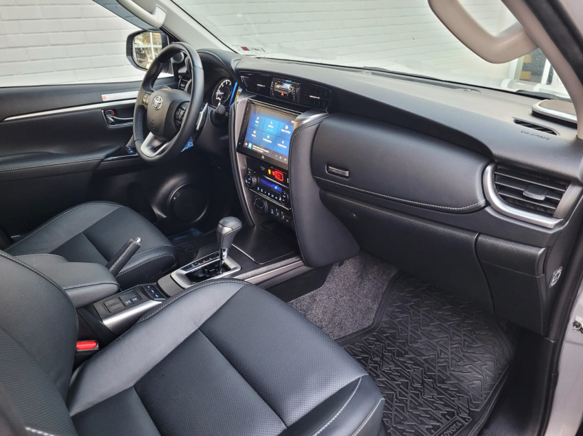 toyota hilux sw4 srx plat. 4x4 2.8 tb die. automatico