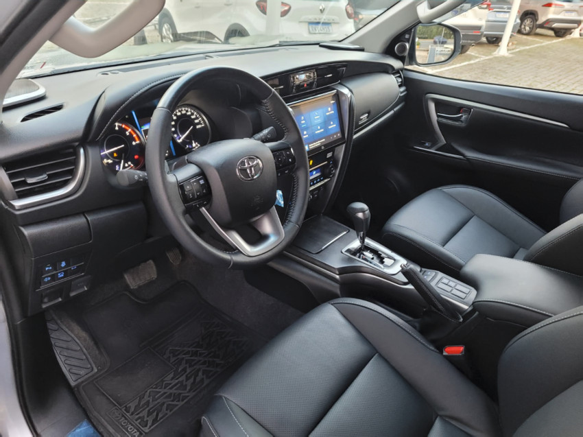toyota hilux sw4 srx plat. 4x4 2.8 tb die. automatico