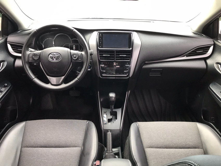 baixa km! - toyota yaris xs sedan 1.5 flex  automatico