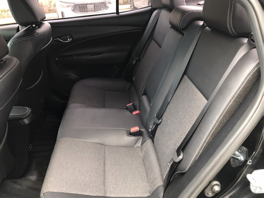 baixa km! - toyota yaris xs sedan 1.5 flex  automatico