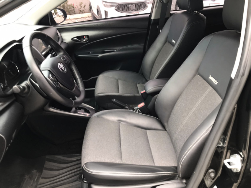 baixa km! - toyota yaris xs sedan 1.5 flex  automatico