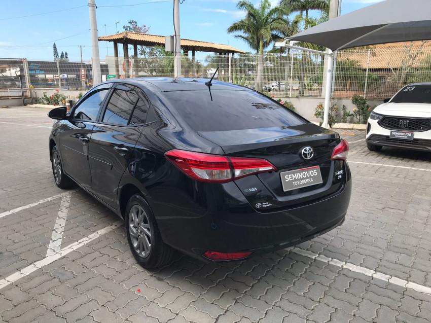 baixa km! - toyota yaris xs sedan 1.5 flex  automatico