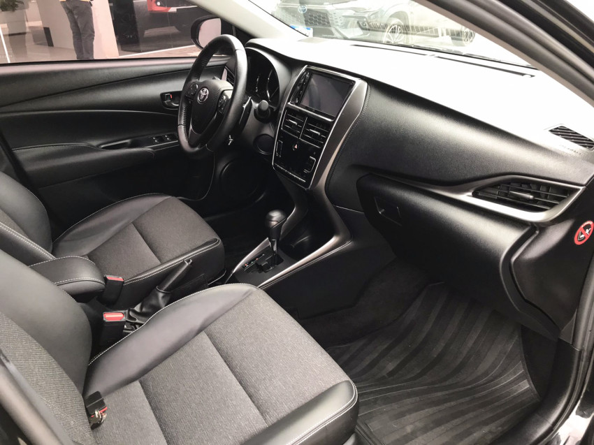 baixa km! - toyota yaris xs sedan 1.5 flex  automatico