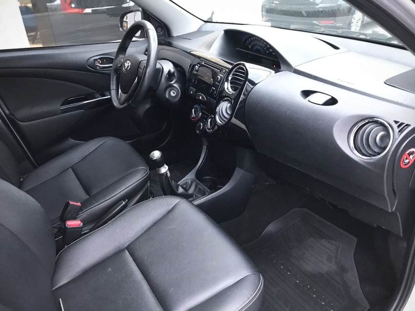 toyota etios cross 1.5 flex  manual9