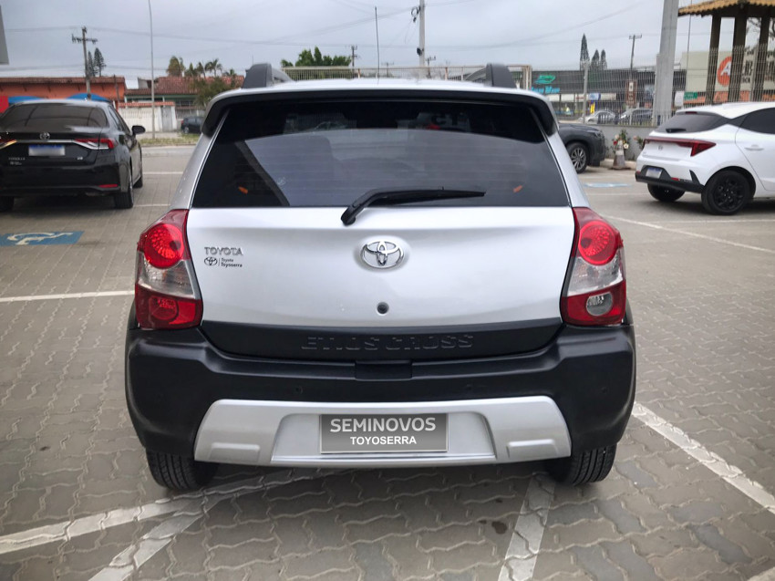 toyota etios cross 1.5 flex  manual12