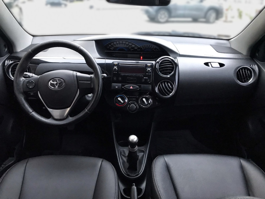 toyota etios cross 1.5 flex  manual6