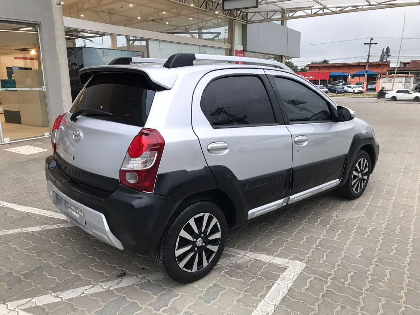toyota etios cross 1.5 flex  manual4
