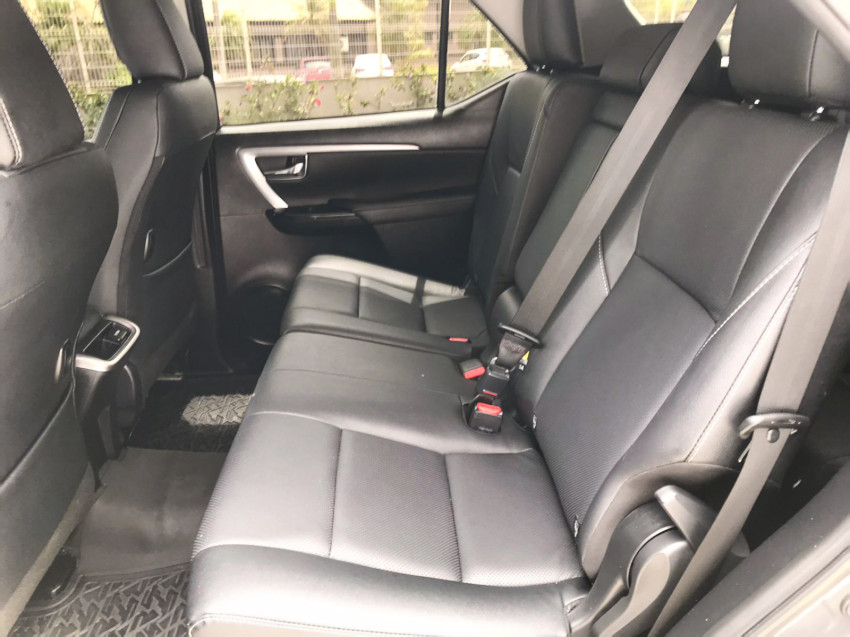 toyota hilux sw4 srx plat. 4x4 2.8 tb die. automatico8