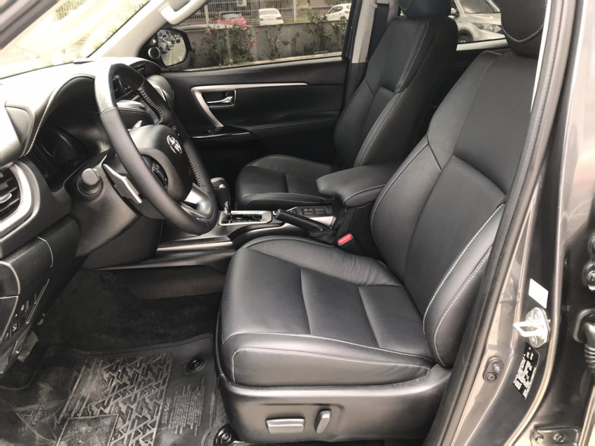 toyota hilux sw4 srx plat. 4x4 2.8 tb die. automatico7