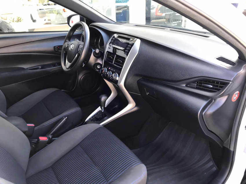 toyota yaris xl live 1.3 flex  automatico9