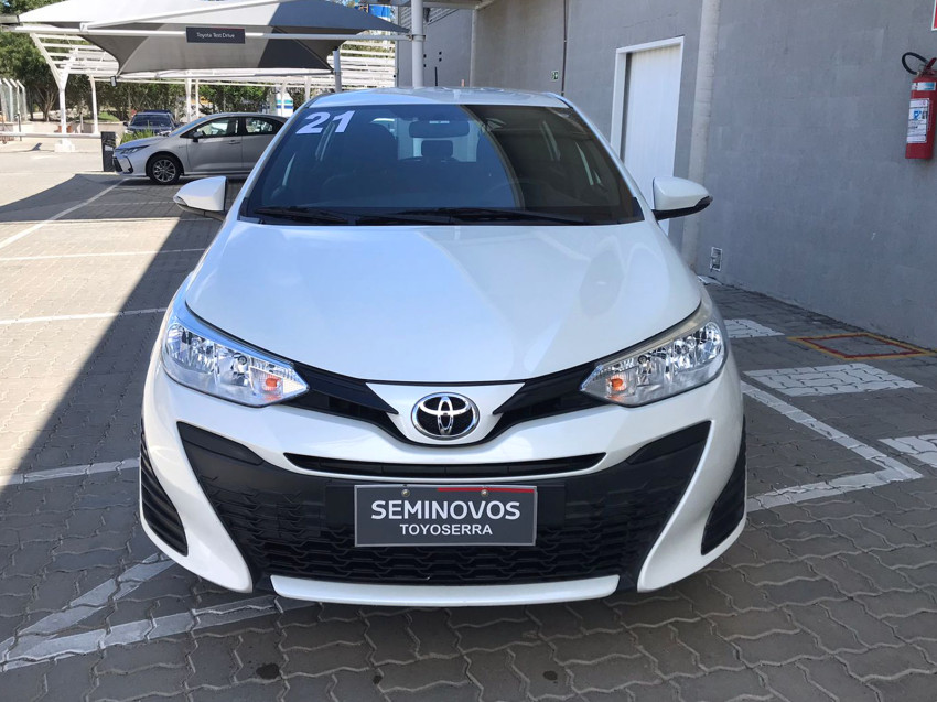 toyota yaris xl live 1.3 flex  automatico11