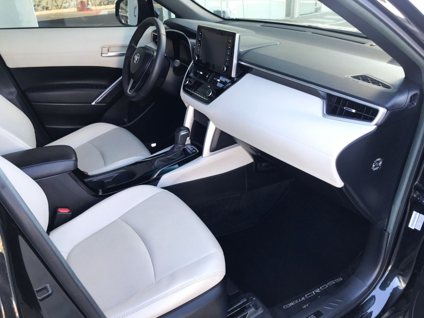 toyota corolla cross xrx 1.8  automatico (hibrido)11