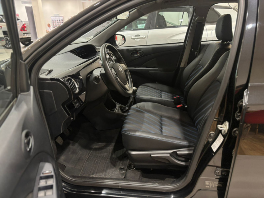 baixa km! - toyota etios xs 1.5 flex  manual7