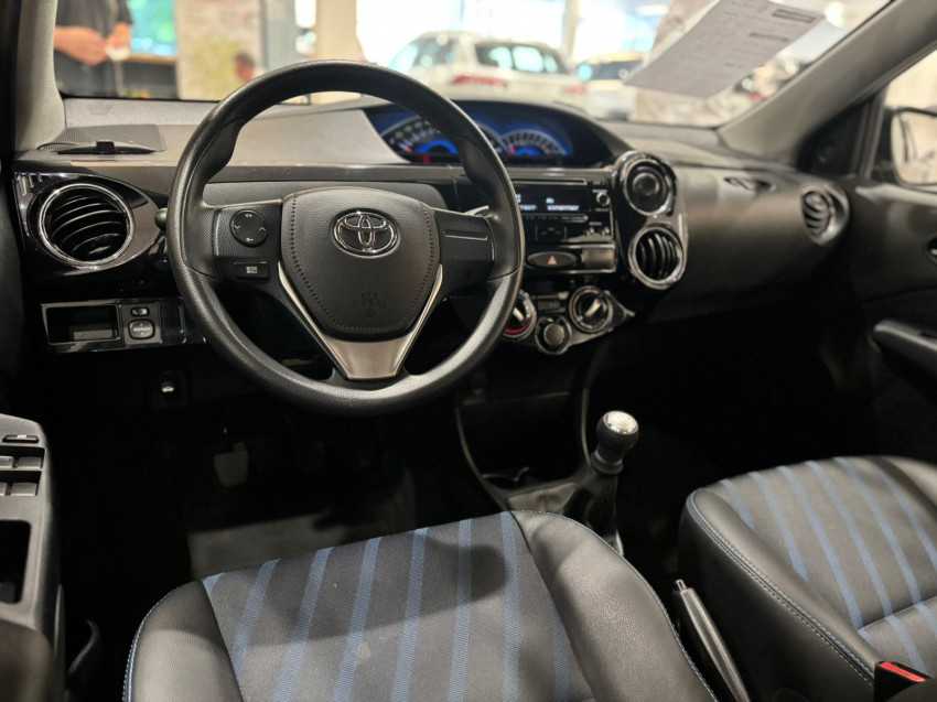 baixa km! - toyota etios xs 1.5 flex  manual10