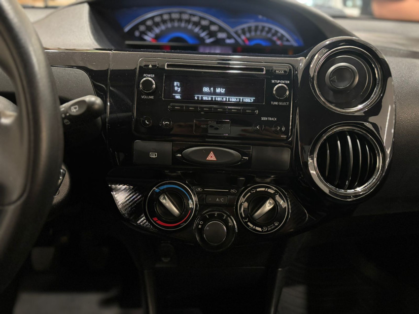 baixa km! - toyota etios xs 1.5 flex  manual13