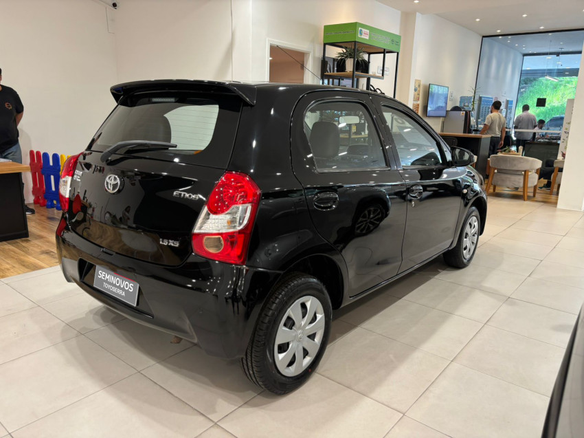 baixa km! - toyota etios xs 1.5 flex  manual4