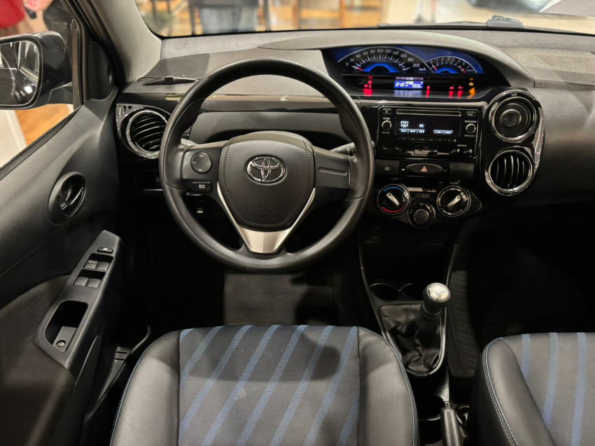 baixa km! - toyota etios xs 1.5 flex  manual11
