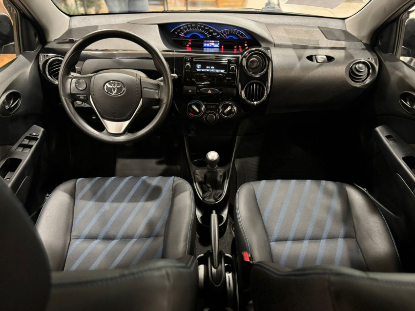 baixa km! - toyota etios xs 1.5 flex  manual6