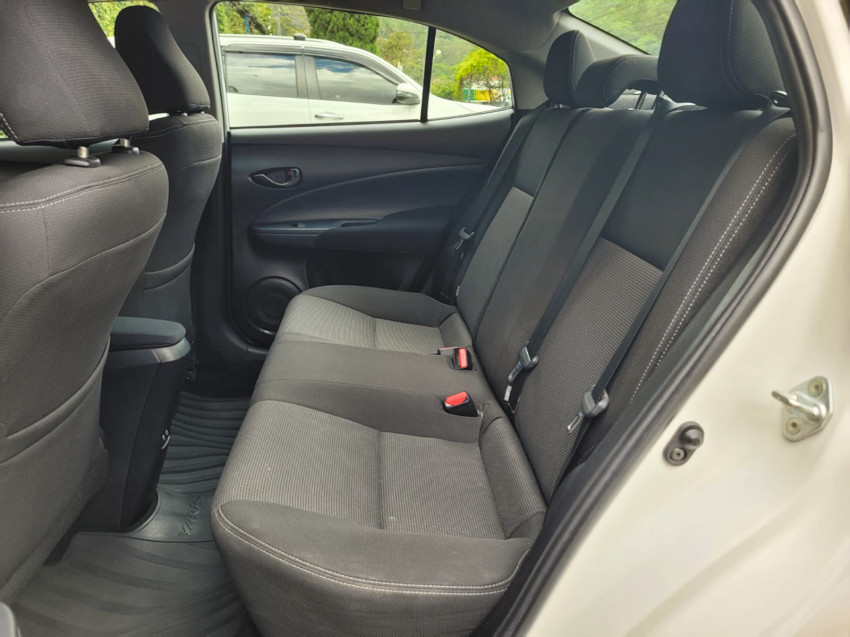 toyota yaris xl sedan 1.5 flex  automatico8