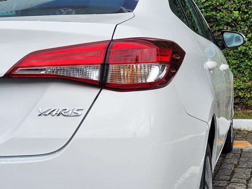 toyota yaris xl sedan 1.5 flex  automatico18