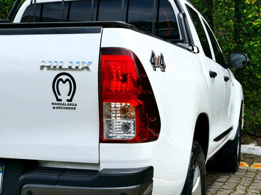 toyota hilux cd 2.8 mt 4x4 power pack13