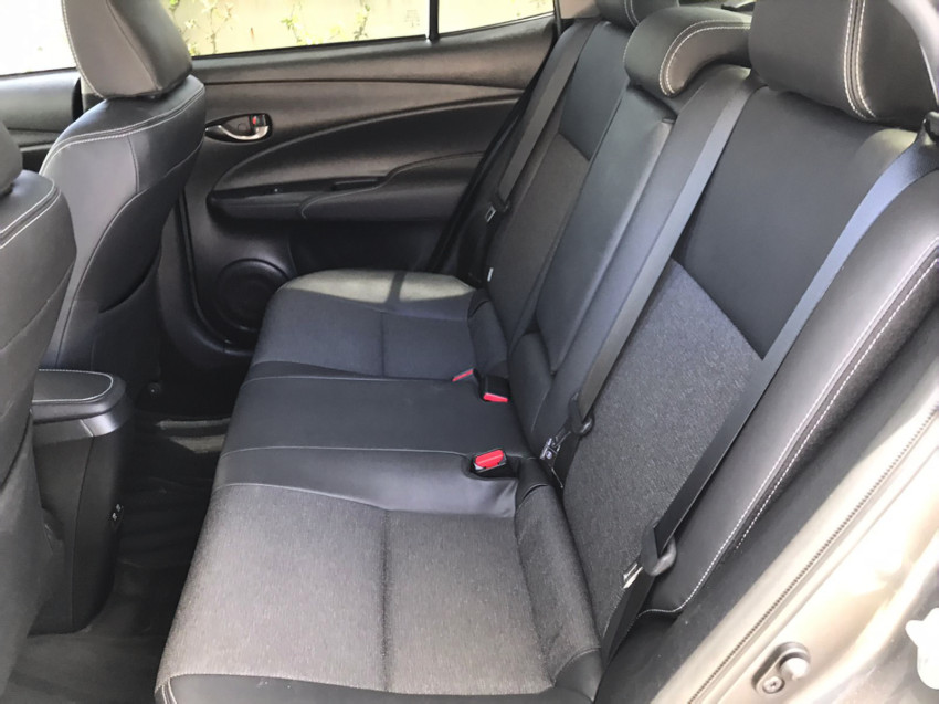 baixa km! - toyota yaris xs sedan 1.5 flex  automatico8