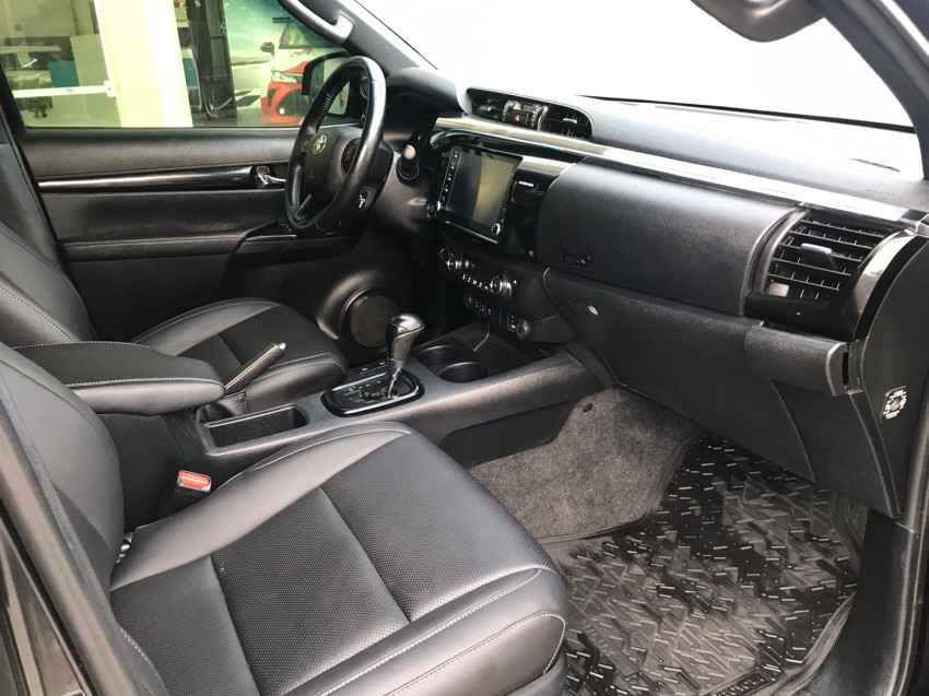toyota hilux cd srx 4x4 2.8  diesel automatico10