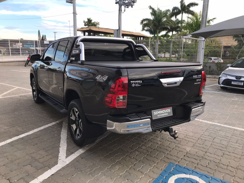 toyota hilux cd srx 4x4 2.8  diesel automatico5