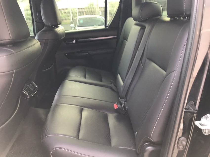 toyota hilux cd srx 4x4 2.8  diesel automatico8