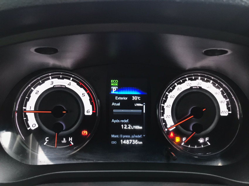 toyota hilux cd srx 4x4 2.8  diesel automatico9