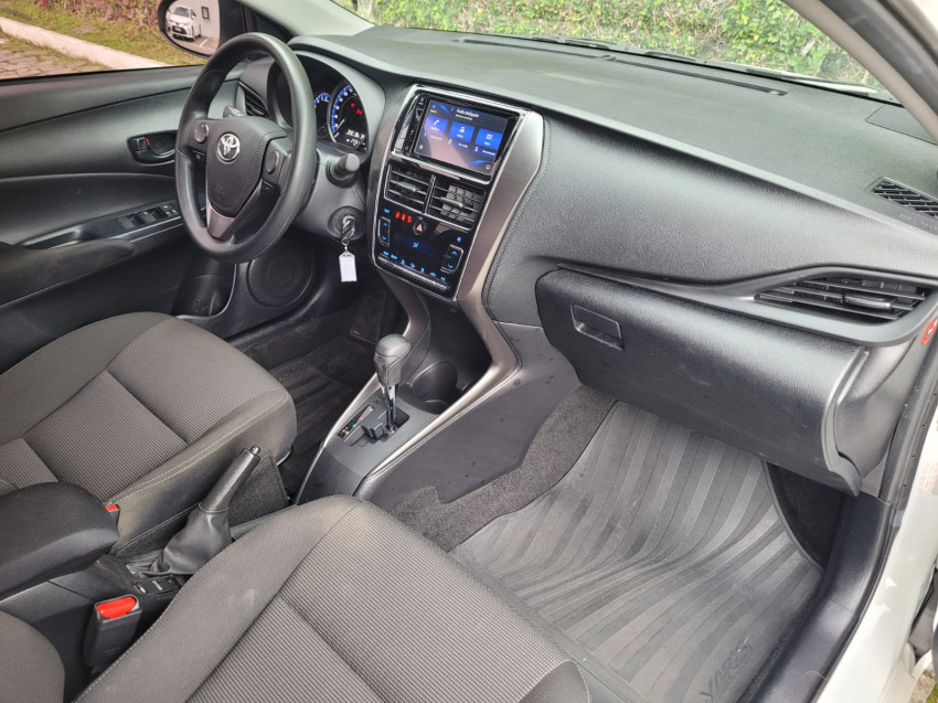 baixa km! - toyota yaris xl sedan 1.5 flex  automatico15