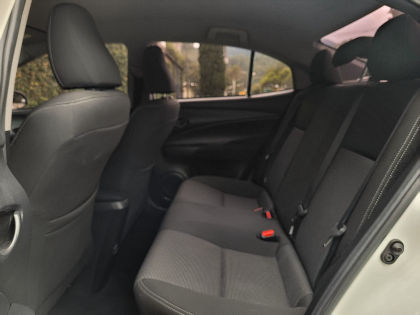 baixa km! - toyota yaris xl sedan 1.5 flex  automatico8