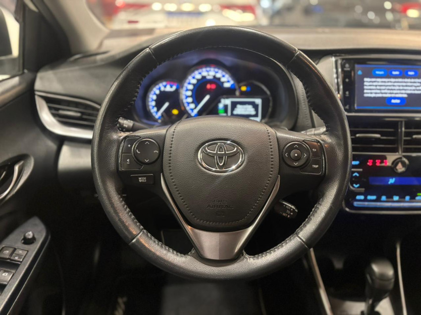 toyota yaris xs sedan 1.5 flex  automatico13